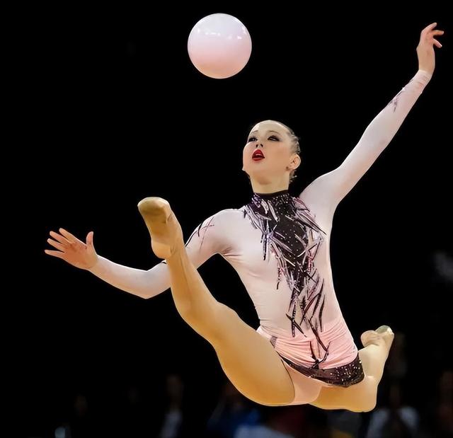 波兰选手在体操项目中惊艳世界