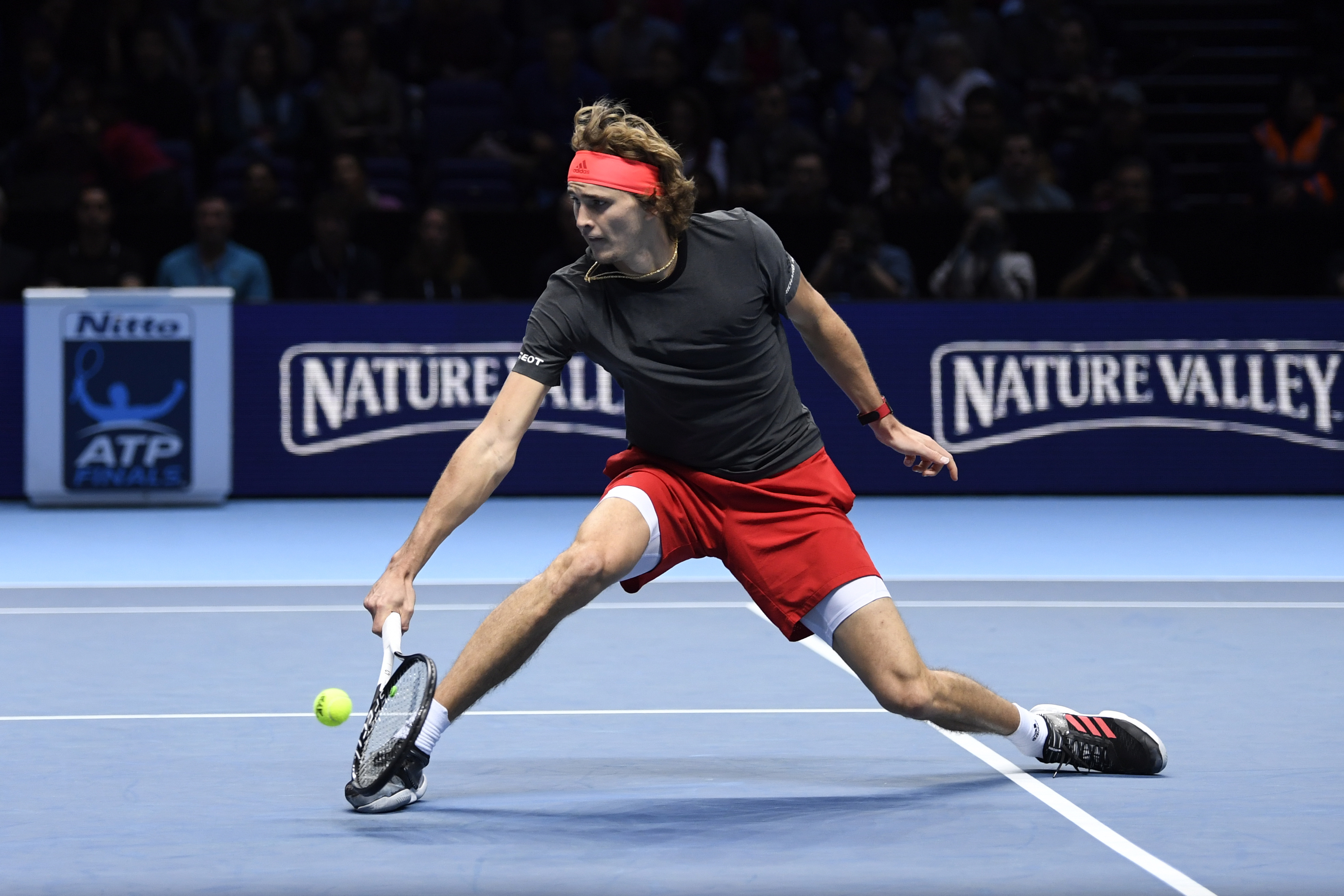 澳网险胜年终总决赛，兹维列夫带队取胜