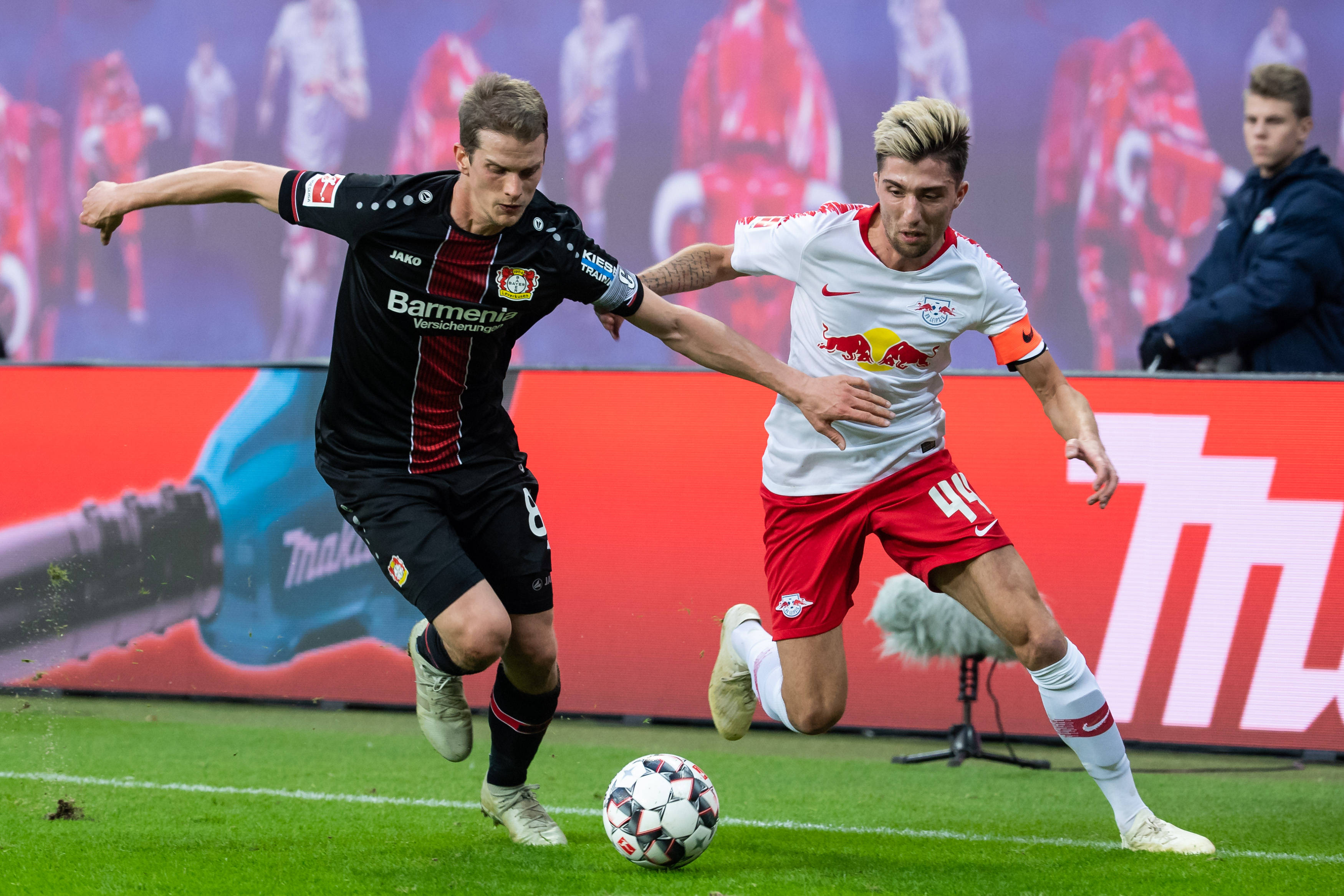 勒沃库森鏖战曼联，哈弗茨带队取胜