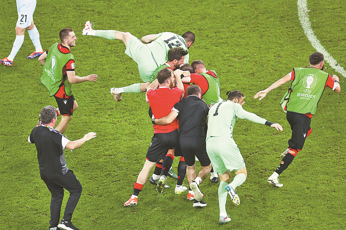 丹麦队大胜斯洛伐克，晋级欧锦赛资格赛